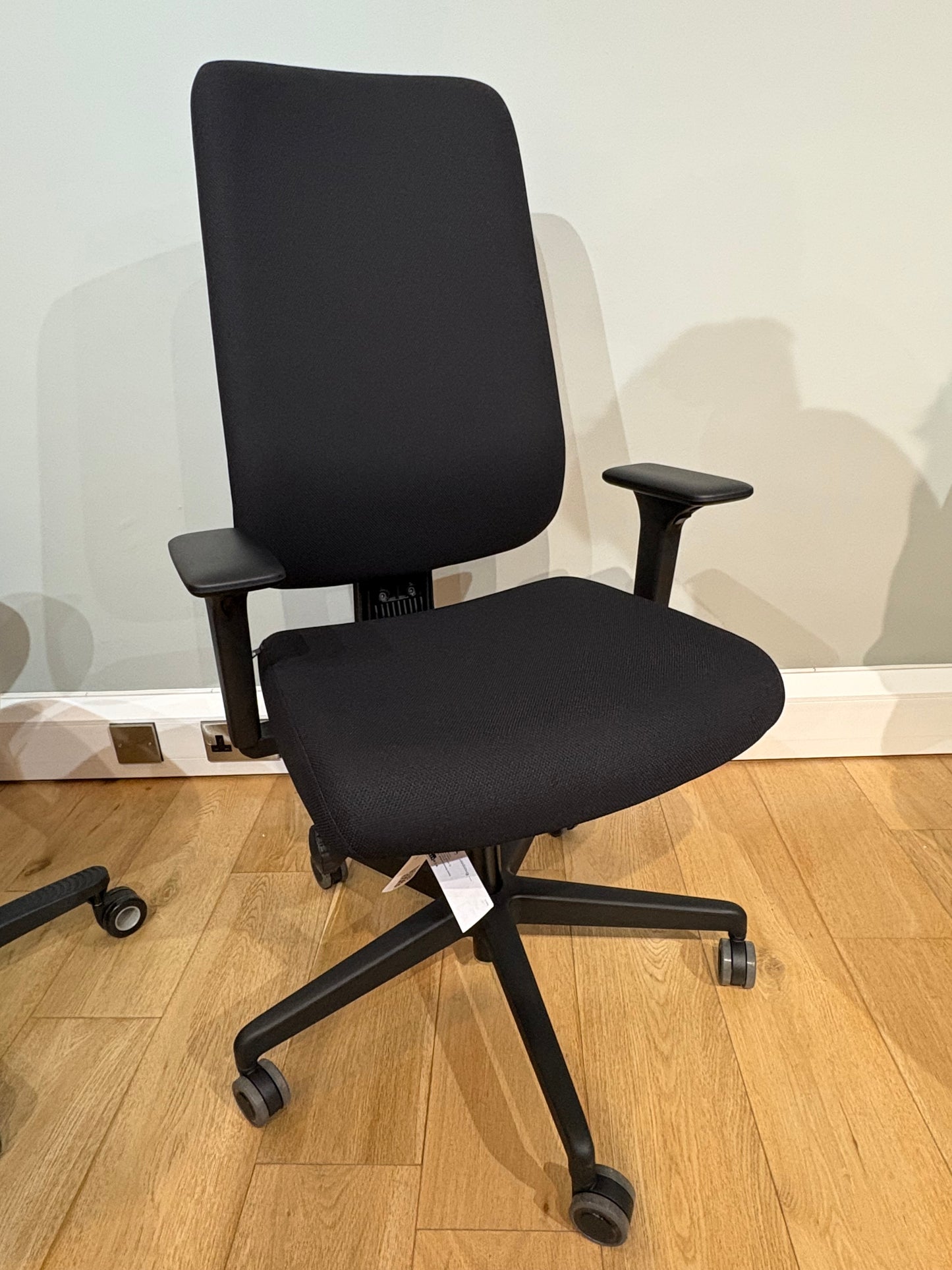 Viasit -  Prompt Too Task Chair, Best Comfortable Ergonomic Task Chair with wheels - Black / Off-White