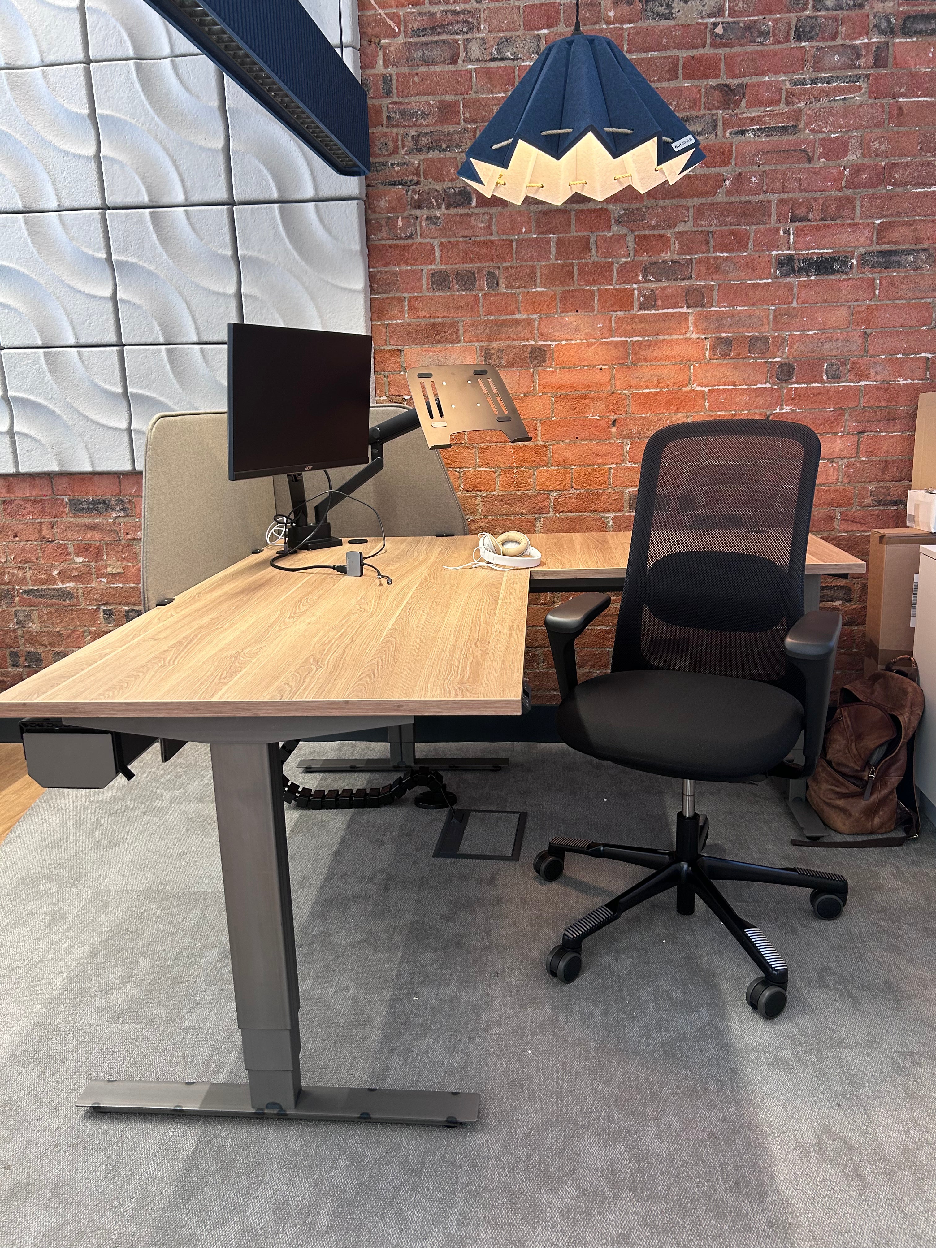 Advance Corner: Triple Motor Height Adjustable Desk - Premium Corner Standing Desk, 160kg Load, Tabletop 180 x 160cm