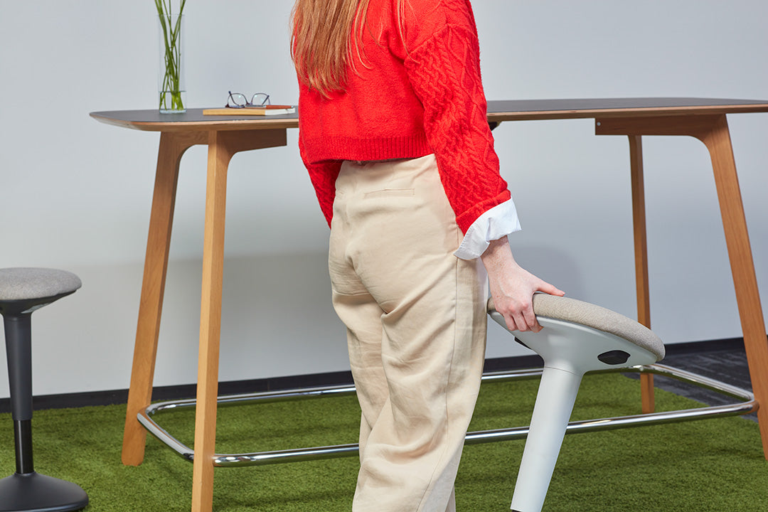 Viasit - Younit Standing Seat – Ergonomic Height-Adjustable Active Stool